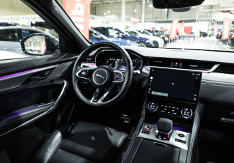 Подержанный автомобиль Jaguar F-Pace 2022 года (23 фото)