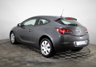 Подержанный автомобиль Opel Astra Hatchback 2012 года (7 фото)
