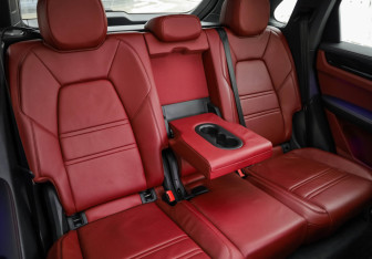 Подержанный автомобиль Porsche Cayenne 2019 года (35 фото)