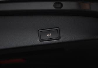 Подержанный автомобиль Volkswagen Touareg 2012 года (30 фото)