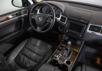 Подержанный автомобиль Volkswagen Touareg 2015 года (9 фото)