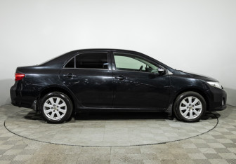 Подержанный автомобиль Toyota Corolla Sedan 2012 года (4 фото)