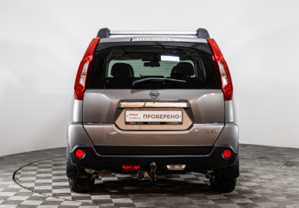 Подержанный автомобиль Nissan X-Trail 2013 года (6 фото)