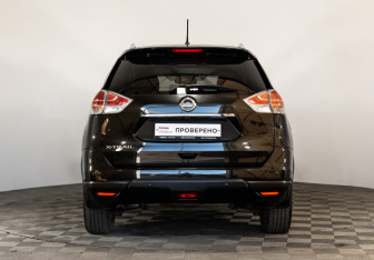 Подержанный автомобиль Nissan X-Trail 2016 года (8 фото)