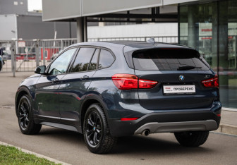 Подержанный автомобиль BMW X1 2016 года (8 фото)