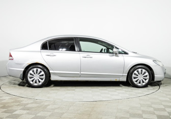 Подержанный автомобиль Honda Civic Sedan 2008 года (4 фото)