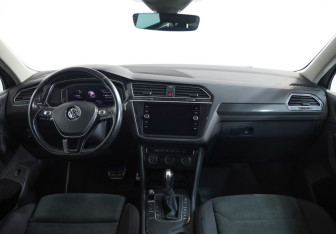 Подержанный автомобиль Volkswagen Tiguan 2019 года (9 фото)