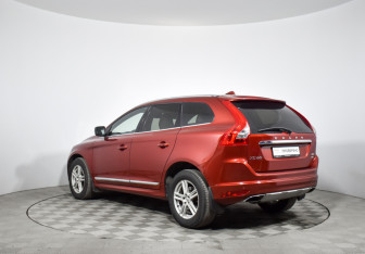 Подержанный автомобиль Volvo XC60 2015 года (7 фото)