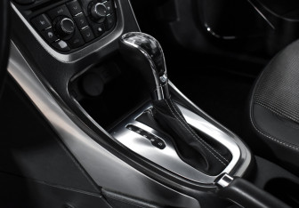 Подержанный автомобиль Opel Astra Hatchback 2011 года (11 фото)