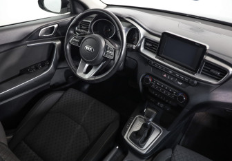 Подержанный автомобиль Kia Ceed Hatchback 2019 года (8 фото)