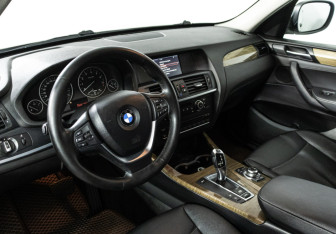 Подержанный автомобиль BMW X3 2011 года (11 фото)