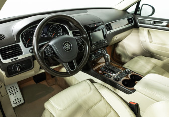 Подержанный автомобиль Volkswagen Touareg 2013 года (11 фото)