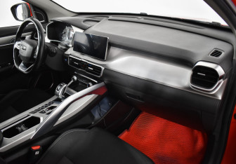 Подержанный автомобиль Geely Coolray 2022 года (12 фото)