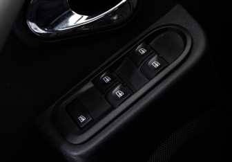 Подержанный автомобиль Nissan Terrano 2017 года (15 фото)