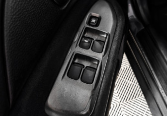 Подержанный автомобиль Mitsubishi Lancer Sedan 2006 года (10 фото)