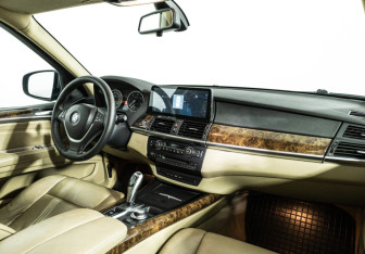 Подержанный автомобиль BMW X5 2007 года (9 фото)
