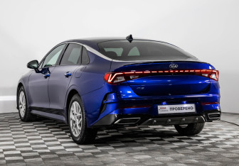 Подержанный автомобиль Kia K5 2020 года (9 фото)