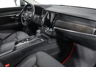 Подержанный автомобиль Volvo V90 Cross Country 2019 года (16 фото)