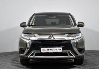 Подержанный автомобиль Mitsubishi Outlander 2019 года (2 фото)