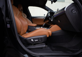 Подержанный автомобиль BMW X4 2020 года (31 фото)