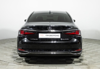 Подержанный автомобиль Lexus ES 2018 года (6 фото)