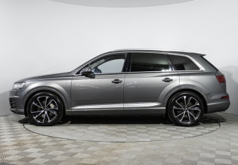 Подержанный автомобиль Audi Q7 2016 года (8 фото)