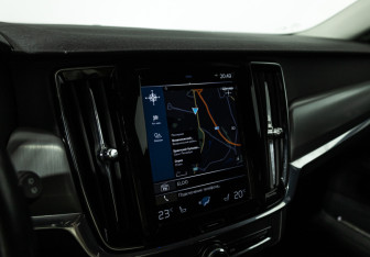Подержанный автомобиль Volvo V90 2020 года (17 фото)