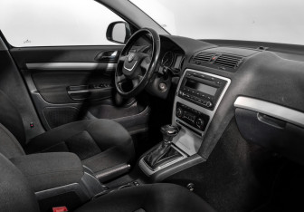 Подержанный автомобиль Skoda Octavia Liftback 2011 года (13 фото)