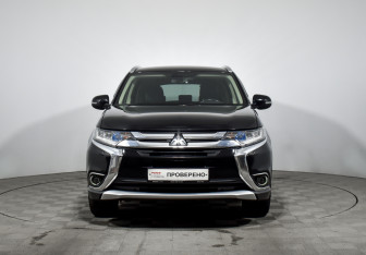 Подержанный автомобиль Mitsubishi Outlander 2016 года (2 фото)