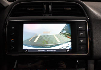 Подержанный автомобиль Jaguar F-Pace 2016 года (21 фото)