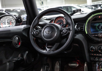 Подержанный автомобиль MINI Hatch 2019 года (17 фото)