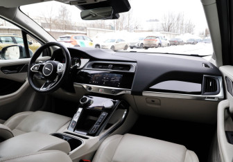 Подержанный автомобиль Jaguar I-Pace 2021 года (11 фото)