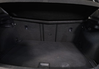 Подержанный автомобиль Volkswagen Golf Hatchback 2014 года (19 фото)