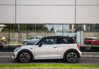 Подержанный автомобиль MINI Hatch 2020 года (9 фото)