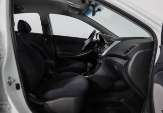 Подержанный автомобиль Hyundai Solaris Sedan 2015 года (19 фото)