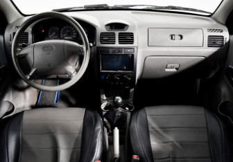 Подержанный автомобиль Kia Rio Wagon 2005 года (14 фото)