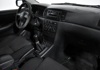 Подержанный автомобиль Toyota Corolla Hatchback 2006 года (11 фото)