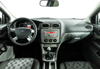 Подержанный автомобиль Ford Focus Hatchback 2009 года (13 фото)