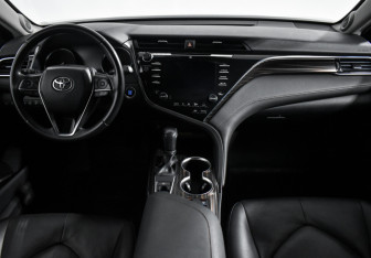 Подержанный автомобиль Toyota Camry Sedan 2018 года (14 фото)