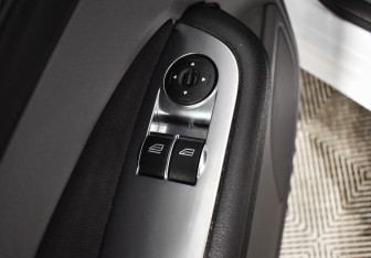 Подержанный автомобиль Ford Focus Sedan 2011 года (15 фото)