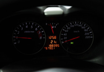 Подержанный автомобиль Nissan Note 2012 года (12 фото)