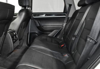 Подержанный автомобиль Volkswagen Touareg 2012 года (13 фото)