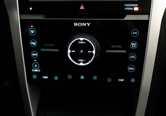 Подержанный автомобиль Ford Explorer 2013 года (16 фото)