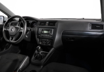 Подержанный автомобиль Volkswagen Jetta Sedan 2015 года (9 фото)