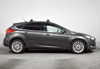 Подержанный автомобиль Ford Focus Hatchback 2018 года (4 фото)