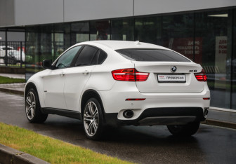 Подержанный автомобиль BMW X6 2013 года (8 фото)