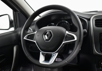 Подержанный автомобиль Renault Sandero 2022 года (13 фото)