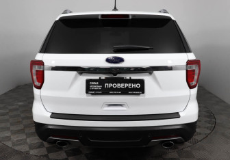 Подержанный автомобиль Ford Explorer 2018 года (3 фото)