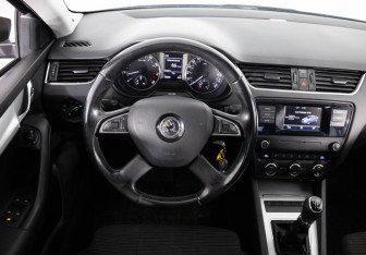 Подержанный автомобиль Skoda Octavia Liftback 2014 года (10 фото)