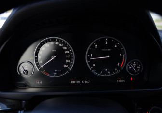 Подержанный автомобиль BMW X6 2015 года (11 фото)